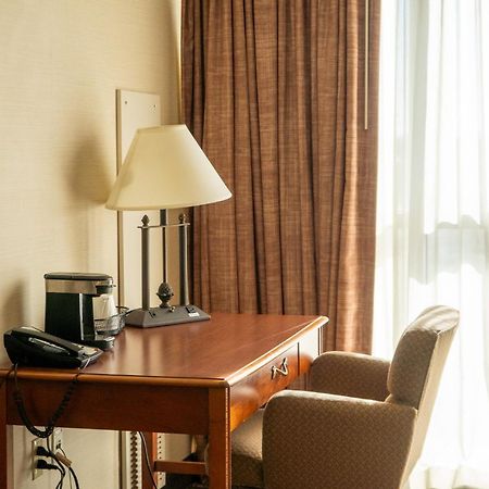 Hotel Topeka At City Center Екстер'єр фото