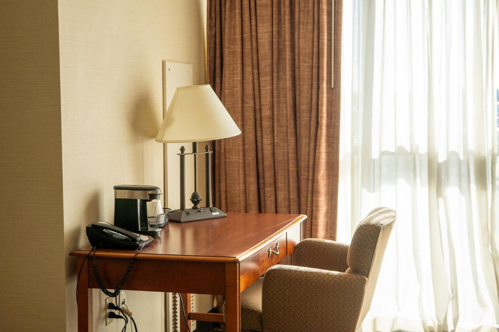 Hotel Topeka At City Center Екстер'єр фото