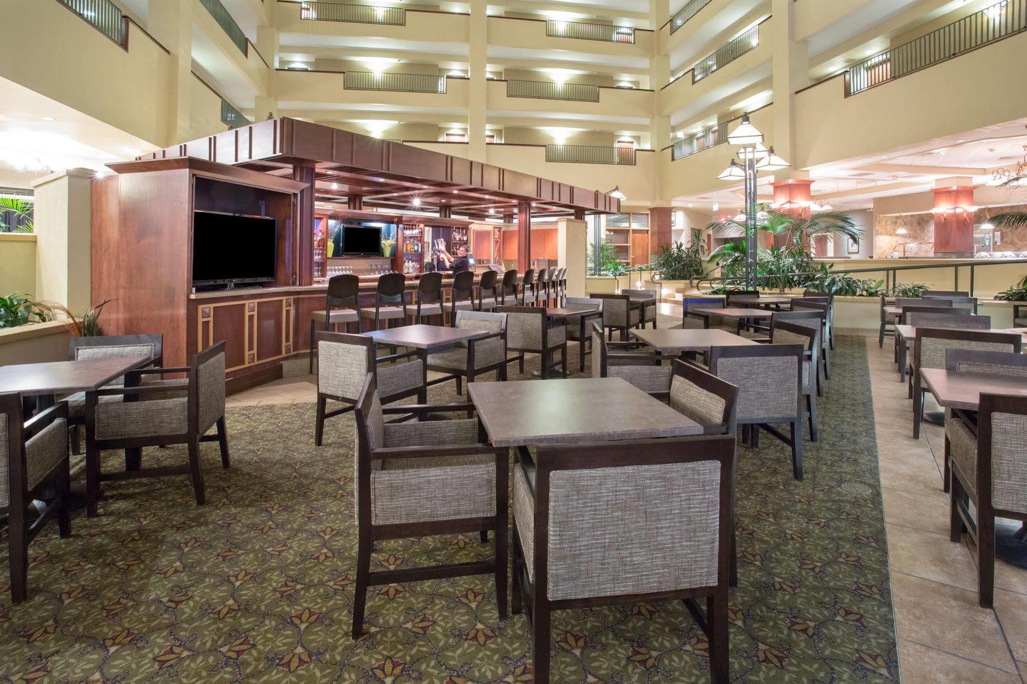 Hotel Topeka At City Center Екстер'єр фото