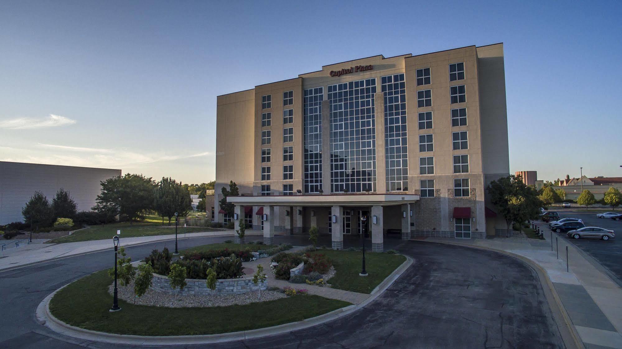 Hotel Topeka At City Center Екстер'єр фото